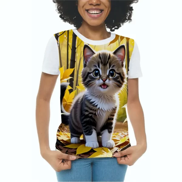 Camiseta com Estampa Gato no Jardim, Modelo Feminino Baby Look