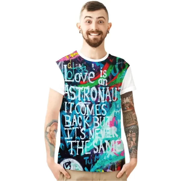 Camiseta com Estampa Grafite Astronaut, Modelo Tradicional