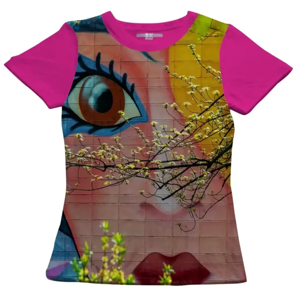 Camiseta com Estampa Grafite Face no Jardim, Modelo Feminino Baby Look - Image 2