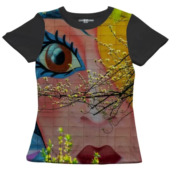 Camiseta com Estampa Grafite Face no Jardim, Modelo Feminino Baby Look - Image 4