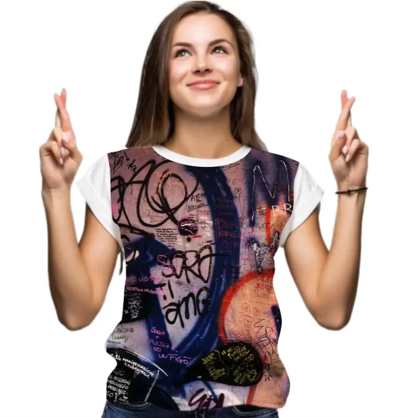 Camiseta com Estampa Grafite Homenagem, Modelo Feminino Baby Look