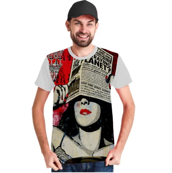 Camiseta com Estampa Grafite Manchete, de Jornal Modelo Tradicional