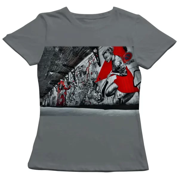 Camiseta com Estampa Grafite Mural em Perspectiva, Modelo Feminino Baby Look - Image 2