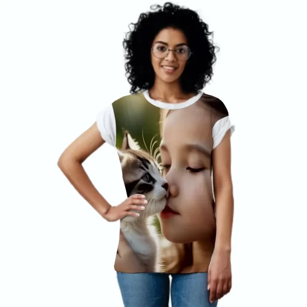 Camiseta com Estampa Menina e seu Gato, Modelo Feminino Baby Look