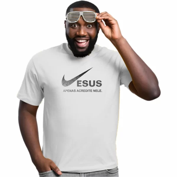 Camiseta Modelo Tradicional, Estampa; Jesus. Apenas Acredite Nele