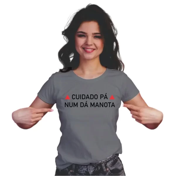 Camiseta com sotaque mineiro, silk com a frase cuidado pá num dá manota, modelo feminino baby look - Image 2