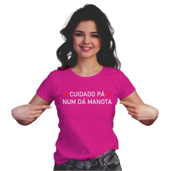 Camiseta com sotaque mineiro, silk com a frase cuidado pá num dá manota, modelo feminino baby look - Image 3