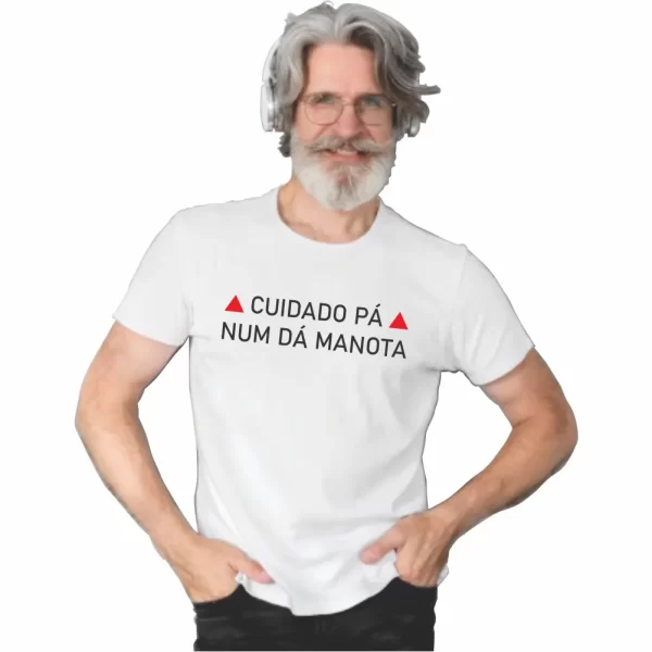 Camiseta com Sotaque Mineiro, Silk com a Frase Cuidado Pá Num dá Manota, Modelo Tradicional