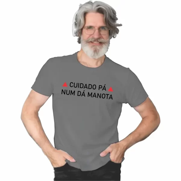 Camiseta com Sotaque Mineiro, Silk com a Frase Cuidado Pá Num dá Manota, Modelo Tradicional - Image 2