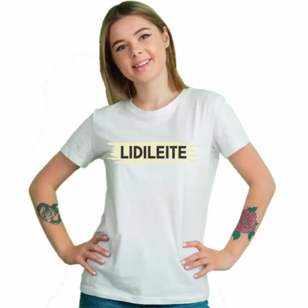 Camiseta com sotaque mineiro, silk com o texto Lidileite, modelo feminino baby look