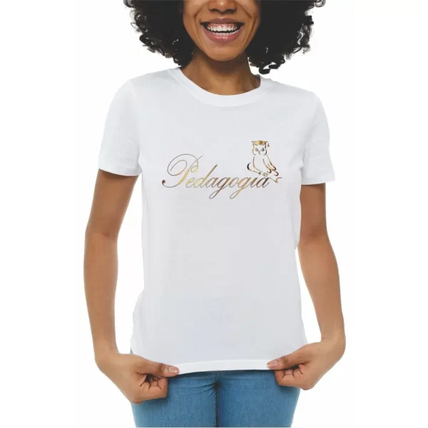 Camiseta curso de Pedagogia, modelo feminino baby look